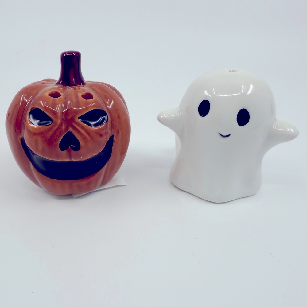 Cracker Barrel Halloween Salt & Pepper Shaker Set, Jack o Lantern & Ghost
